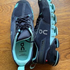 Women’s On Running Cloudflyer shoes